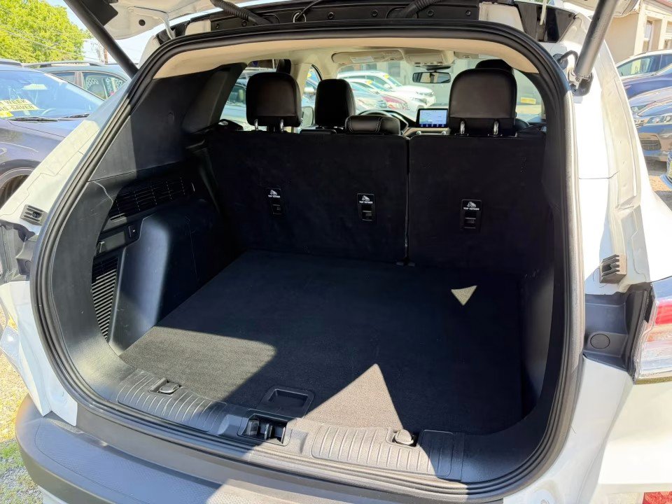Used 2020 Ford Escape Titanium AWD/4WD image 10
