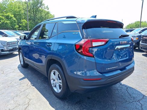 Used 2024 GMC Terrain SLE w/ Driver Convenience Package AWD/4WD image 4