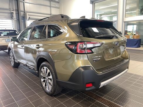 Used 2025 Subaru Outback Limited AWD/4WD image 18