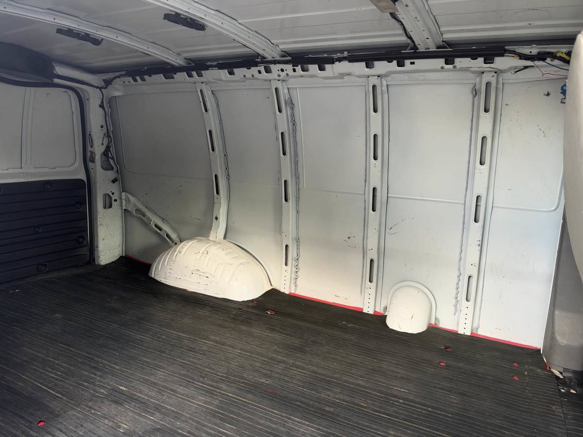 Used 2017 Chevrolet Express 2500 RWD image 19