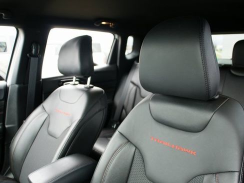 Used 2025 Jeep Compass Trailhawk image 16