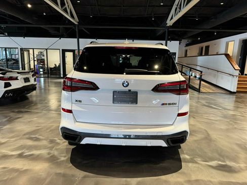 Used 2022 BMW X5 M50i image 4