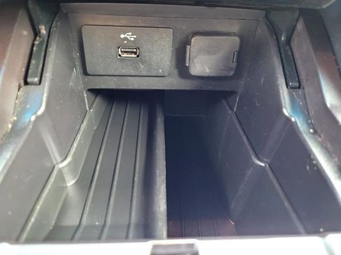 Used 2019 Ford Explorer XLT image 17