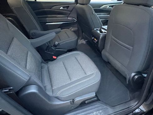 Used 2025 Chevrolet Traverse LT image 34