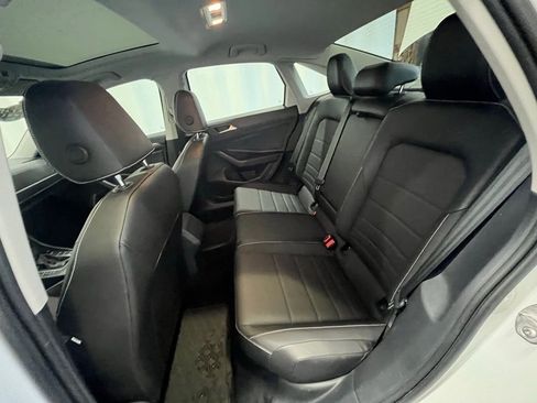 Certified 2023 Volkswagen Jetta SE w/ Panoramic Sunroof Package image 24