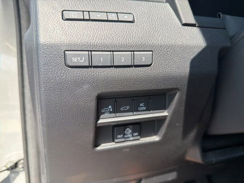 Used 2024 Lexus GX 550 w/ Accessory Package (2T) AWD/4WD image 18