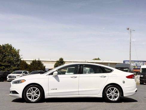 Used 2018 Ford Fusion SE w/ Equipment Group 602A FWD image 9