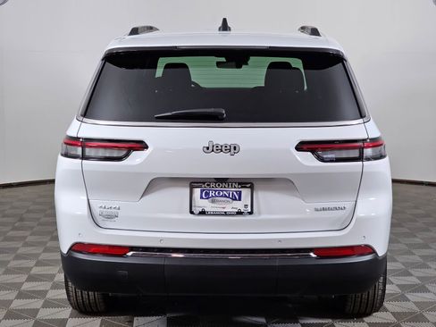New 2025 Jeep Grand Cherokee L Laredo w/ Luxury Tech Group I AWD/4WD image 4