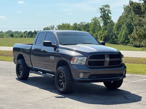 Used 2019 RAM 1500 Express RWD image 1