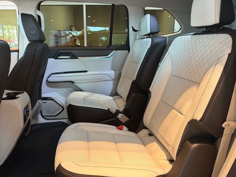New 2026 GMC Acadia Denali w/ Super Cruise Package FWD image 18