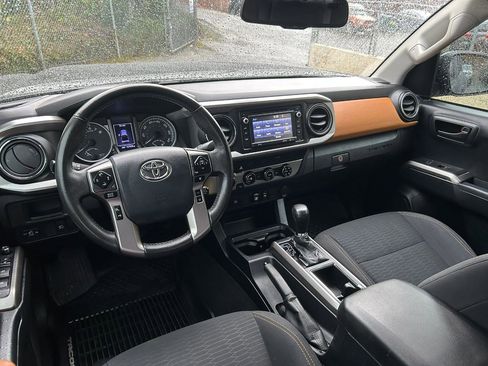 Used 2018 Toyota Tacoma SR5 image 13
