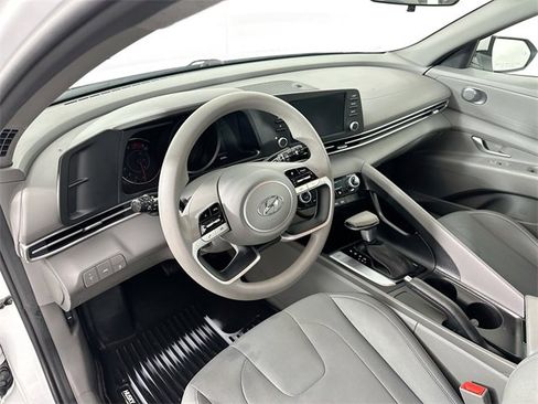 Used 2021 Hyundai Elantra SEL image 10