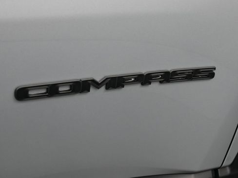 New 2026 Jeep Compass Latitude image 27