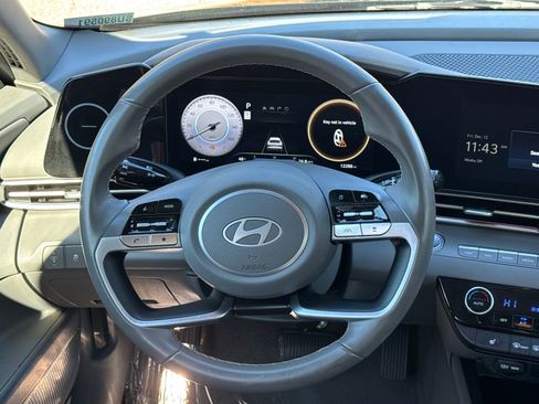 Certified 2025 Hyundai Elantra SEL image 23