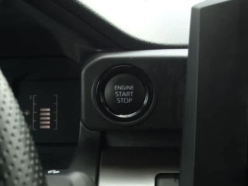 Used 2025 Toyota Tacoma SR5 image 31