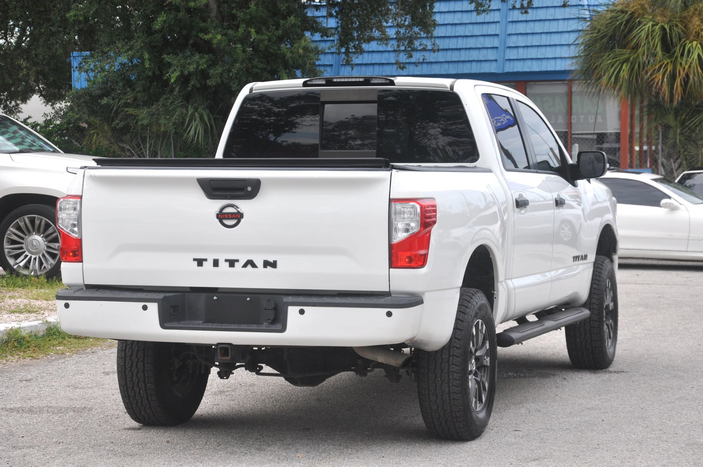 Used 2018 Nissan Titan SV w/ SV Convenience Package RWD image 27