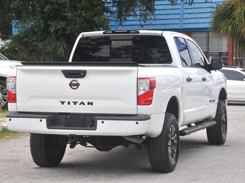 Used 2018 Nissan Titan SV w/ SV Convenience Package RWD image 27