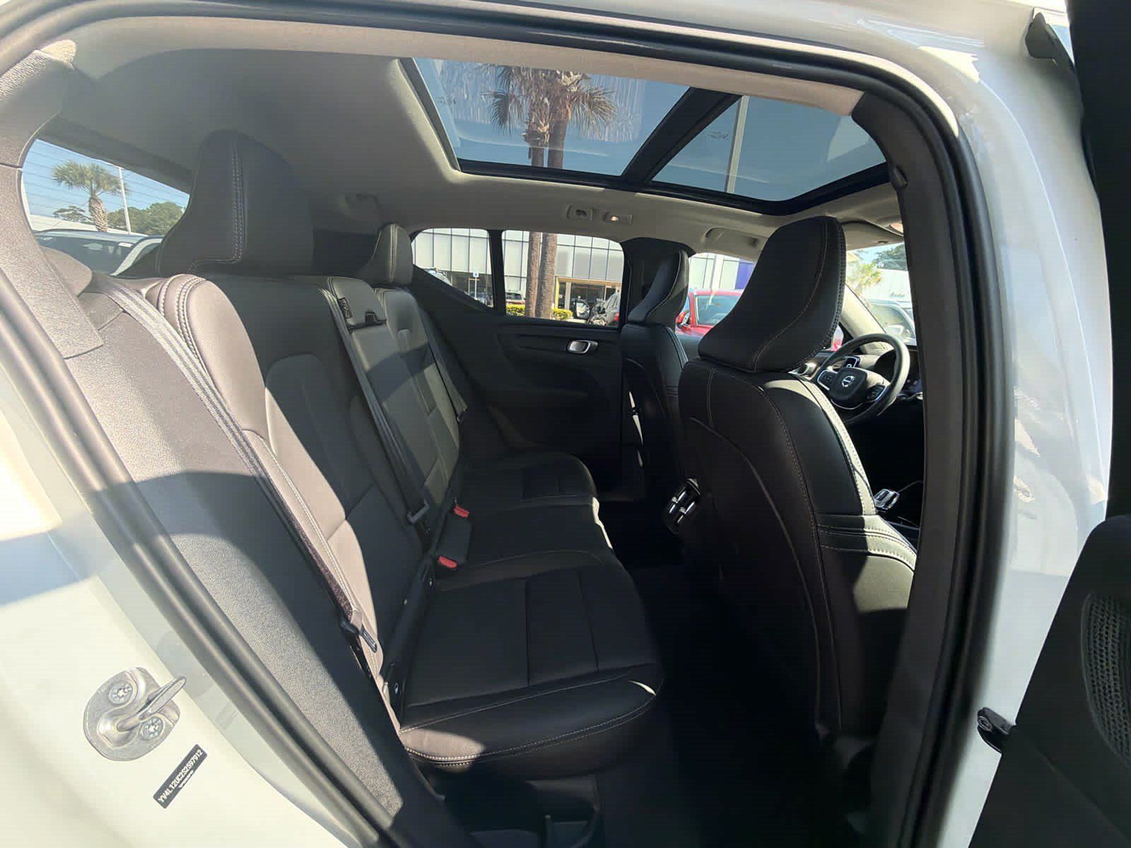 Certified 2025 Volvo XC40 B5 Plus AWD/4WD image 20