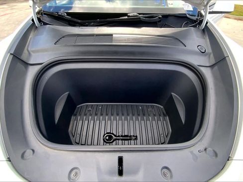 Used 2021 Tesla Model Y Long Range image 30