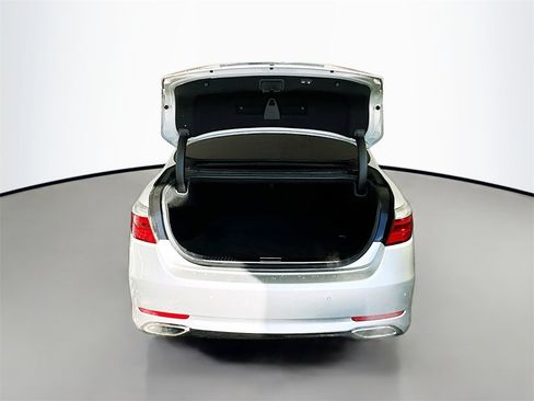 Used 2017 Kia K900 Premium image 27