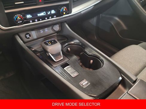 Certified 2024 Nissan Rogue SV image 18