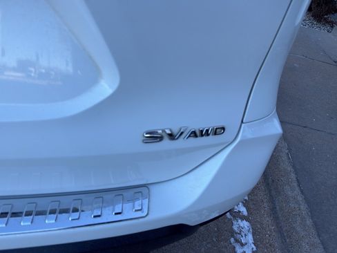 Used 2017 Nissan Rogue SV image 6