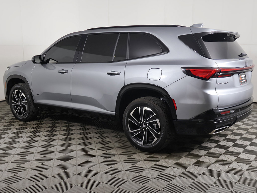 Used 2026 Buick Enclave Sport Touring w/ Power Package FWD image 16