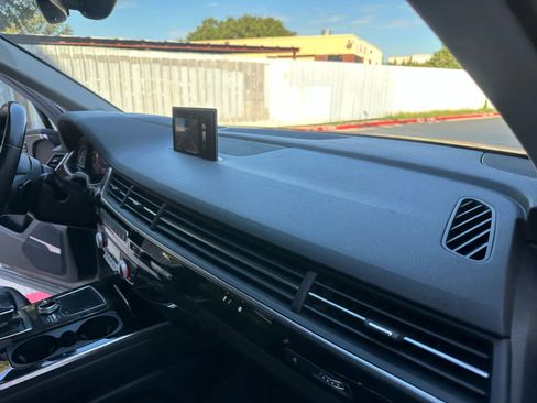 Used 2017 Audi Q7 3.0T Prestige image 28