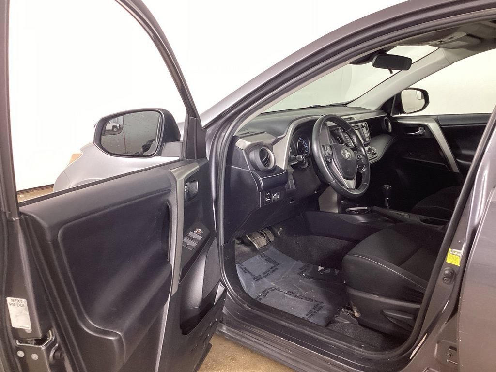 Used 2018 Toyota RAV4 XLE FWD image 9
