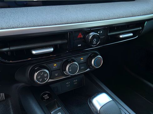 Used 2025 Nissan Kicks SV FWD image 30