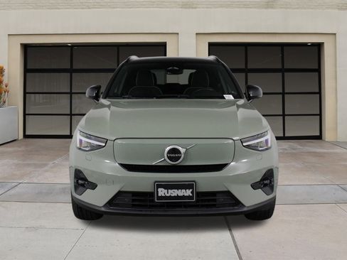 Certified 2023 Volvo XC40 Recharge Plus image 5