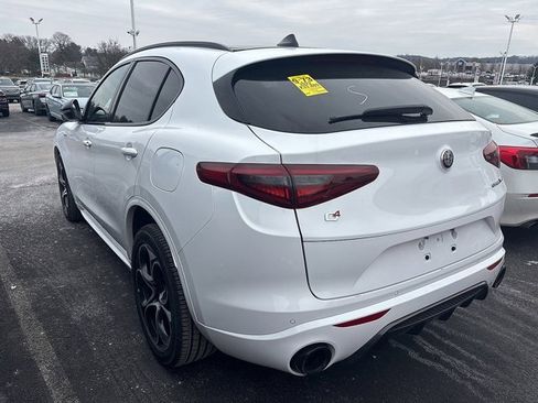 Used 2022 Alfa Romeo Stelvio Veloce image 6