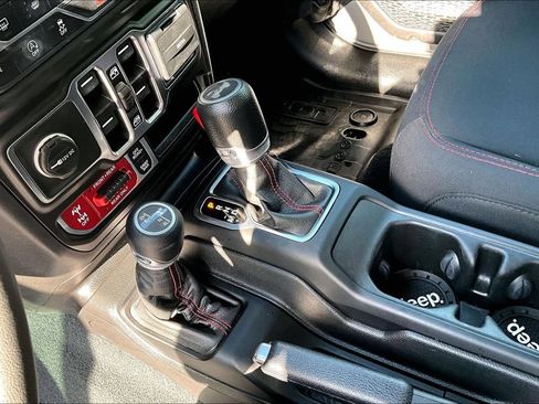 Used 2023 Jeep Wrangler Unlimited Rubicon w/ Cold Weather Group AWD/4WD image 16