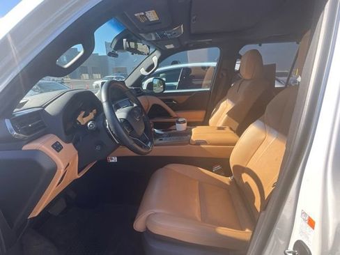 Used 2025 Lexus LX 600 4WD w/ Accessory Package (Z1) image 8