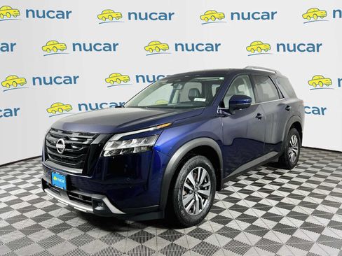 Used 2023 Nissan Pathfinder SL w/ Black Appearance Package AWD/4WD image 3