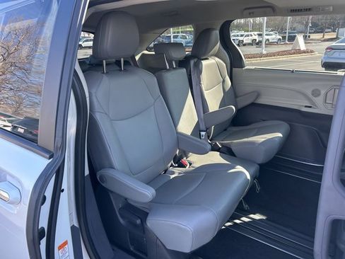 Used 2024 Toyota Sienna XLE image 19