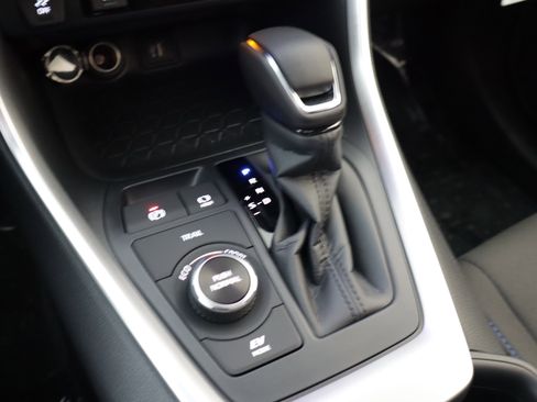 Used 2025 Toyota RAV4 SE image 20