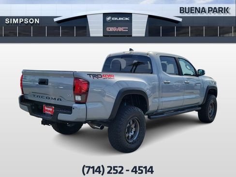 Used 2019 Toyota Tacoma TRD Off-Road w/ Technology Package AWD/4WD image 8