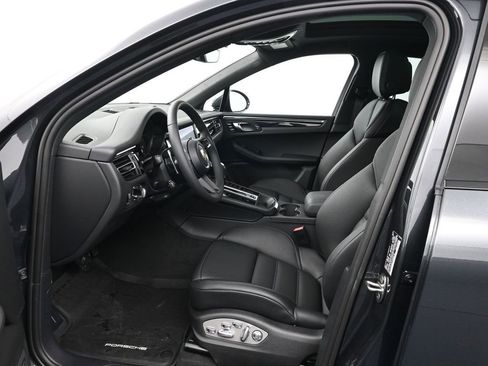 Certified 2026 Porsche Macan image 4