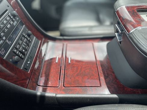 Used 2013 Cadillac Escalade Luxury AWD/4WD image 16