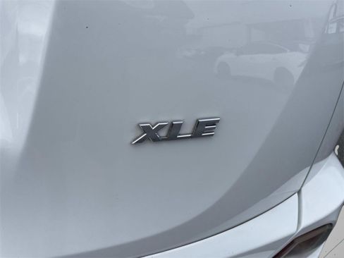Used 2018 Toyota RAV4 XLE image 21
