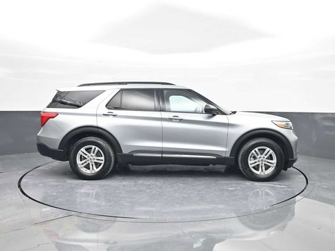 Used 2023 Ford Explorer XLT w/ Equipment Group 202A image 9
