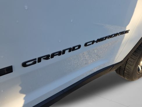 Used 2023 Jeep Grand Cherokee L Laredo RWD image 32