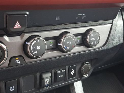 Used 2020 Toyota Tacoma TRD Sport AWD/4WD image 15