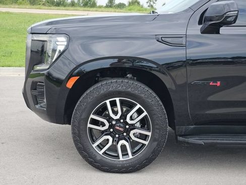 Used 2024 GMC Yukon AT4 w/ Technology Package AWD/4WD image 10