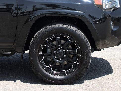 Used 2018 Toyota 4Runner SR5 Premium image 39