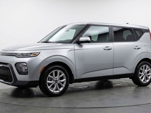 Used 2025 Kia Soul LX w/ LX Technology Package image 3