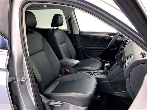 Used 2022 Volkswagen Tiguan SE image 7