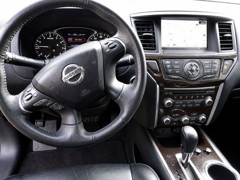 Used 2015 Nissan Pathfinder Platinum w/ Family Entertainment Package AWD/4WD image 26
