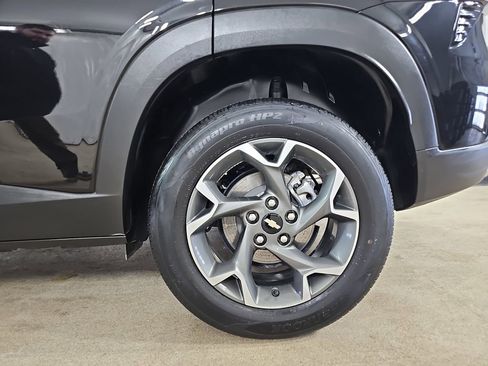 Certified 2025 Chevrolet Trax LT w/ Driver Confidence Package image 38